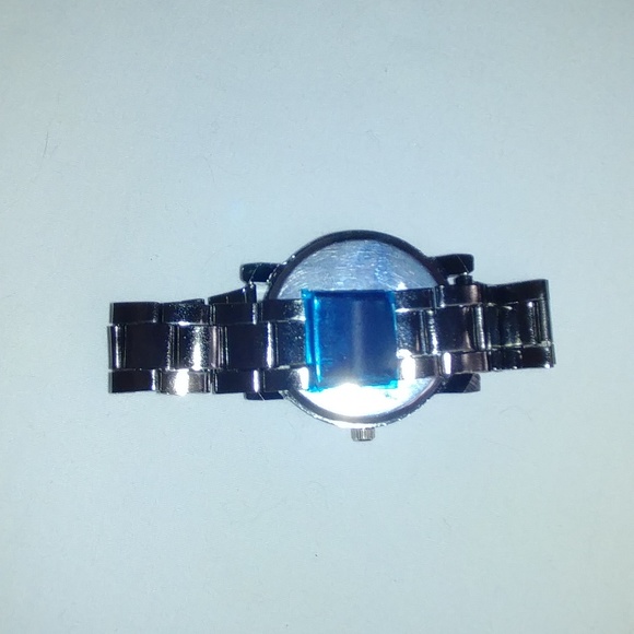 Watch - Picture 3 of 5